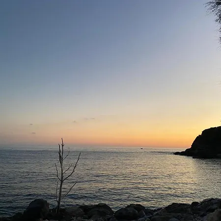 Dom wakacyjny Seaside With Private Garden *