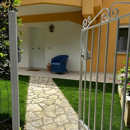 Seaside With Private Garden Dom wakacyjny *