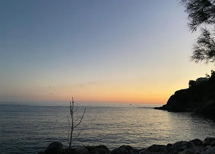 בית נופש Seaside With Private Garden *