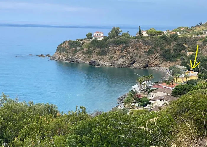 בית נופש Seaside With Private Garden צ'יטדלה דל קאפו