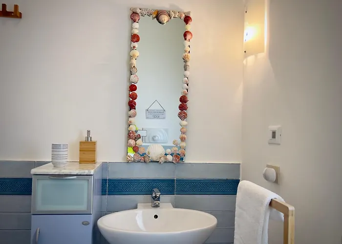 בית נופש Seaside With Private Garden *