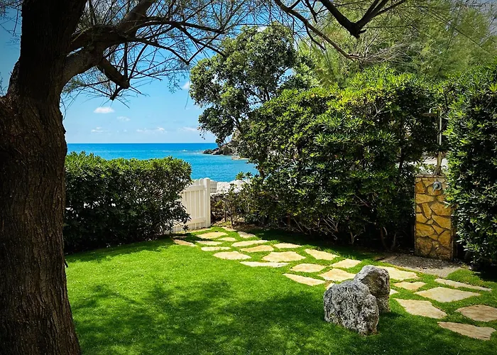 בית נופש Seaside With Private Garden צ'יטדלה דל קאפו