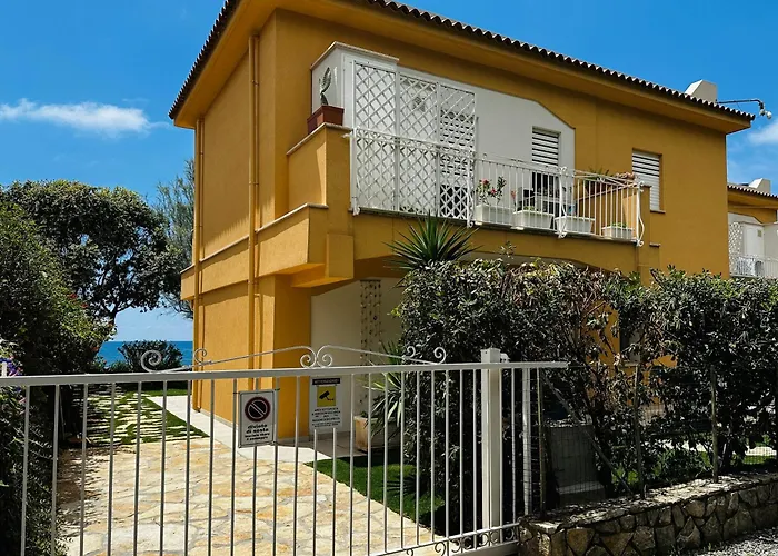 Seaside With Private Garden *