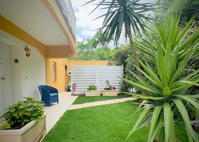 בית נופש Seaside With Private Garden