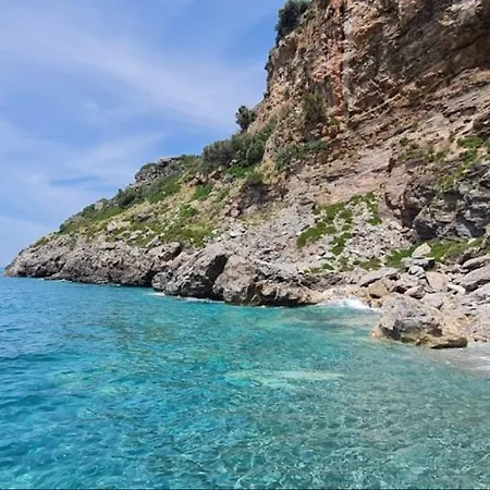 Seaside With Private Garden Dom wakacyjny
