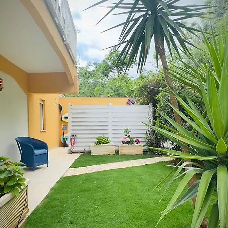 別荘 Seaside With Private Garden